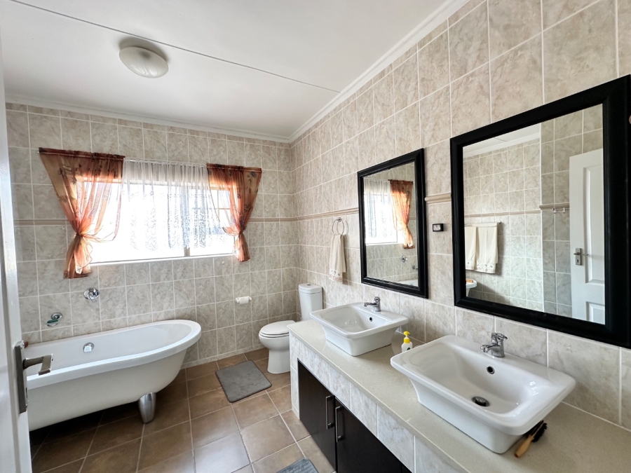 4 Bedroom Property for Sale in Diaz Beach Western Cape